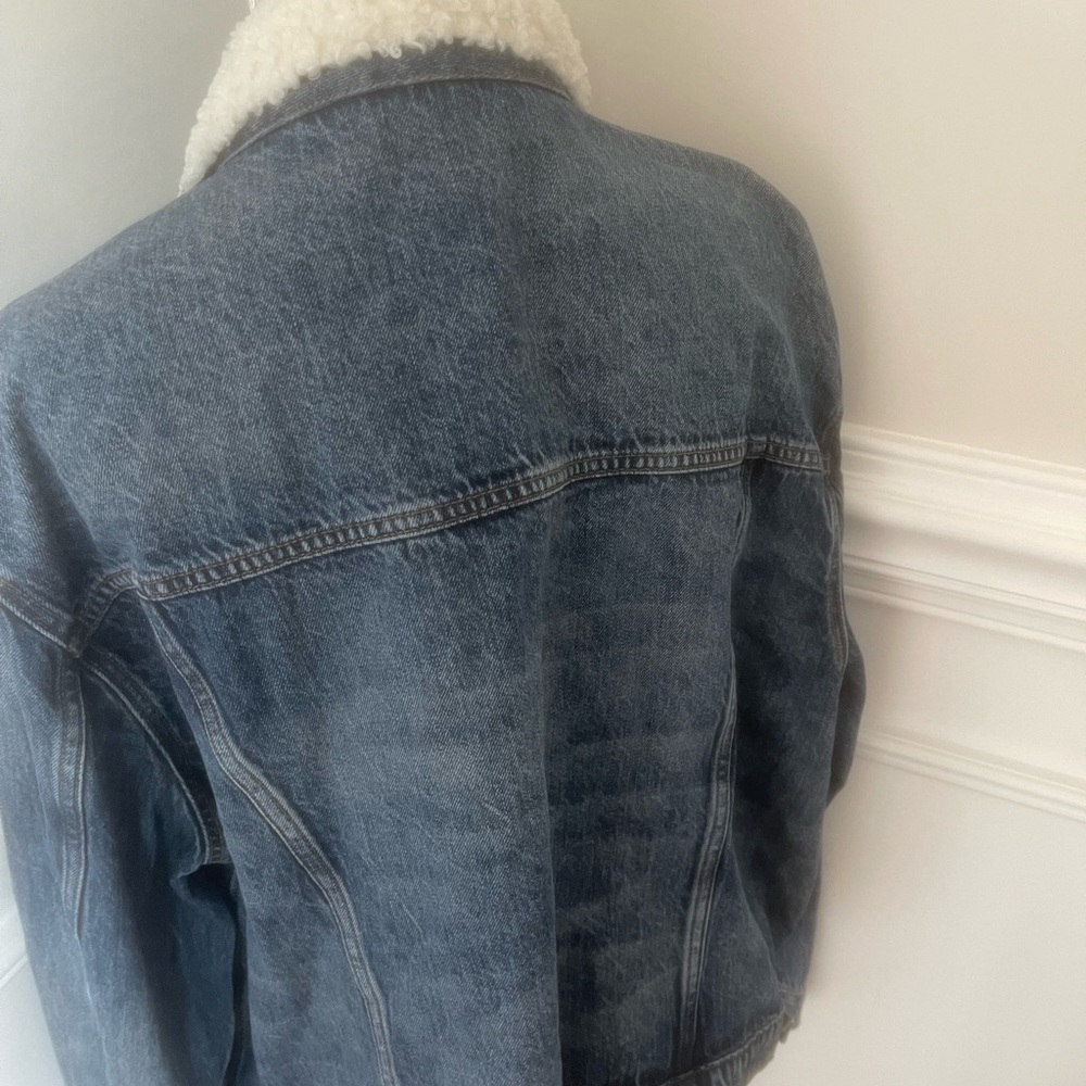 Good American Boyfriend Sherpa Jean Jacket  Womens Size 4-5 - Picture 2 of 2